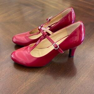 Vintage style red leather pumps